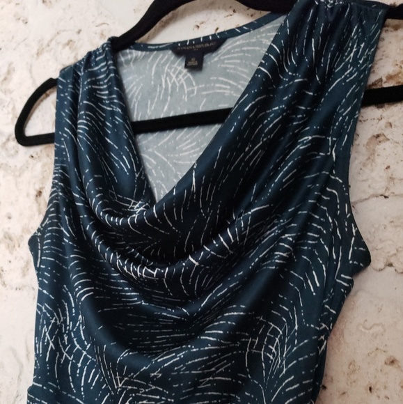 《Banana Republic 》 emerald green top - size XS - Picture 2 of 4